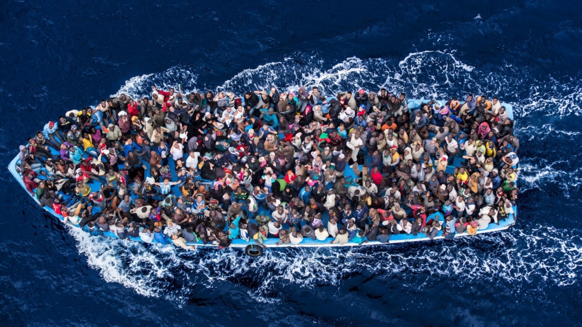 Ιταλία: Ρυμουλκό με 440 μετανάστες στο λιμάνι της Λαμπεντούζα